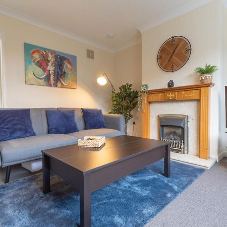Leconfield Close - Comfy House And Free Parking Кингстон-апон-Халл Экстерьер фото