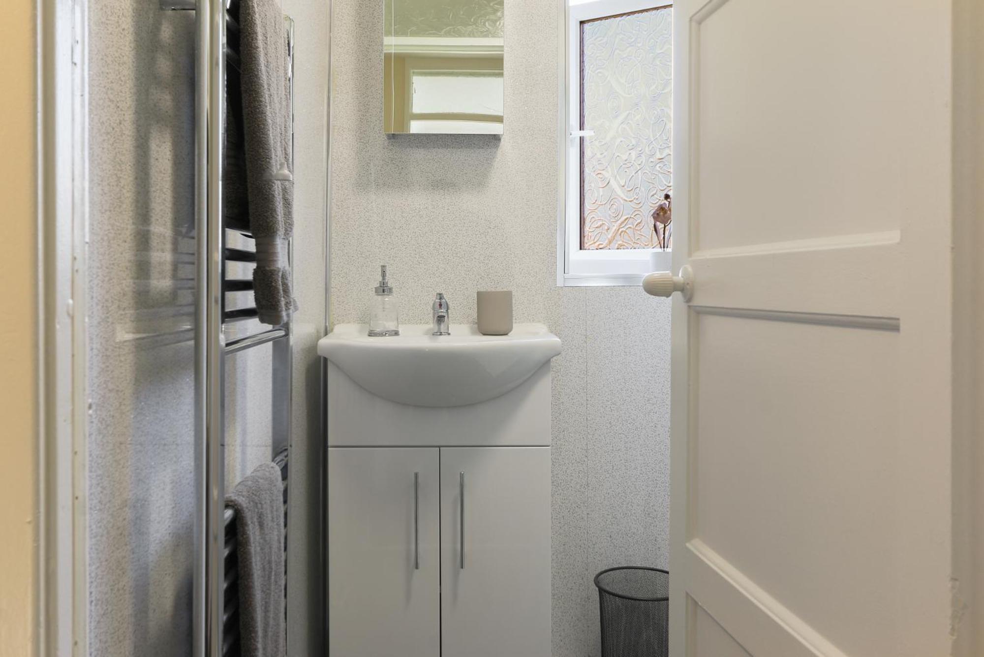 Leconfield Close - Comfy House And Free Parking Кингстон-апон-Халл Экстерьер фото