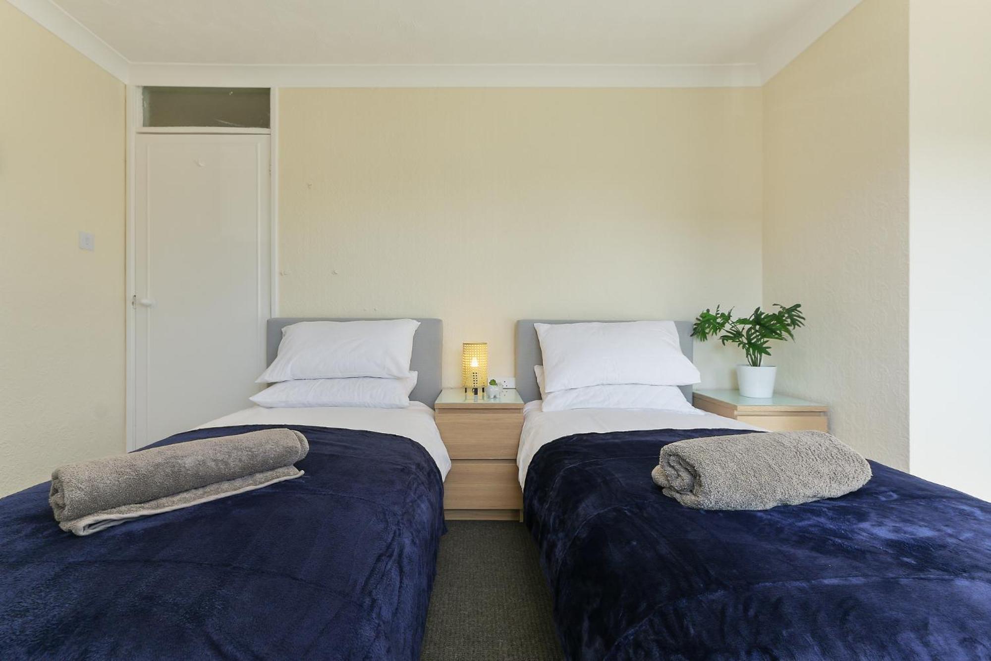 Leconfield Close - Comfy House And Free Parking Кингстон-апон-Халл Экстерьер фото