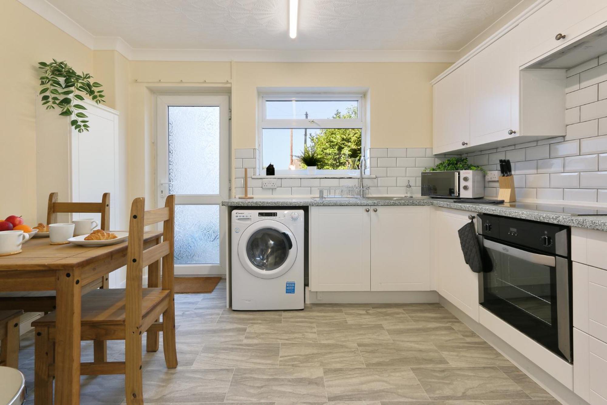 Leconfield Close - Comfy House And Free Parking Кингстон-апон-Халл Экстерьер фото