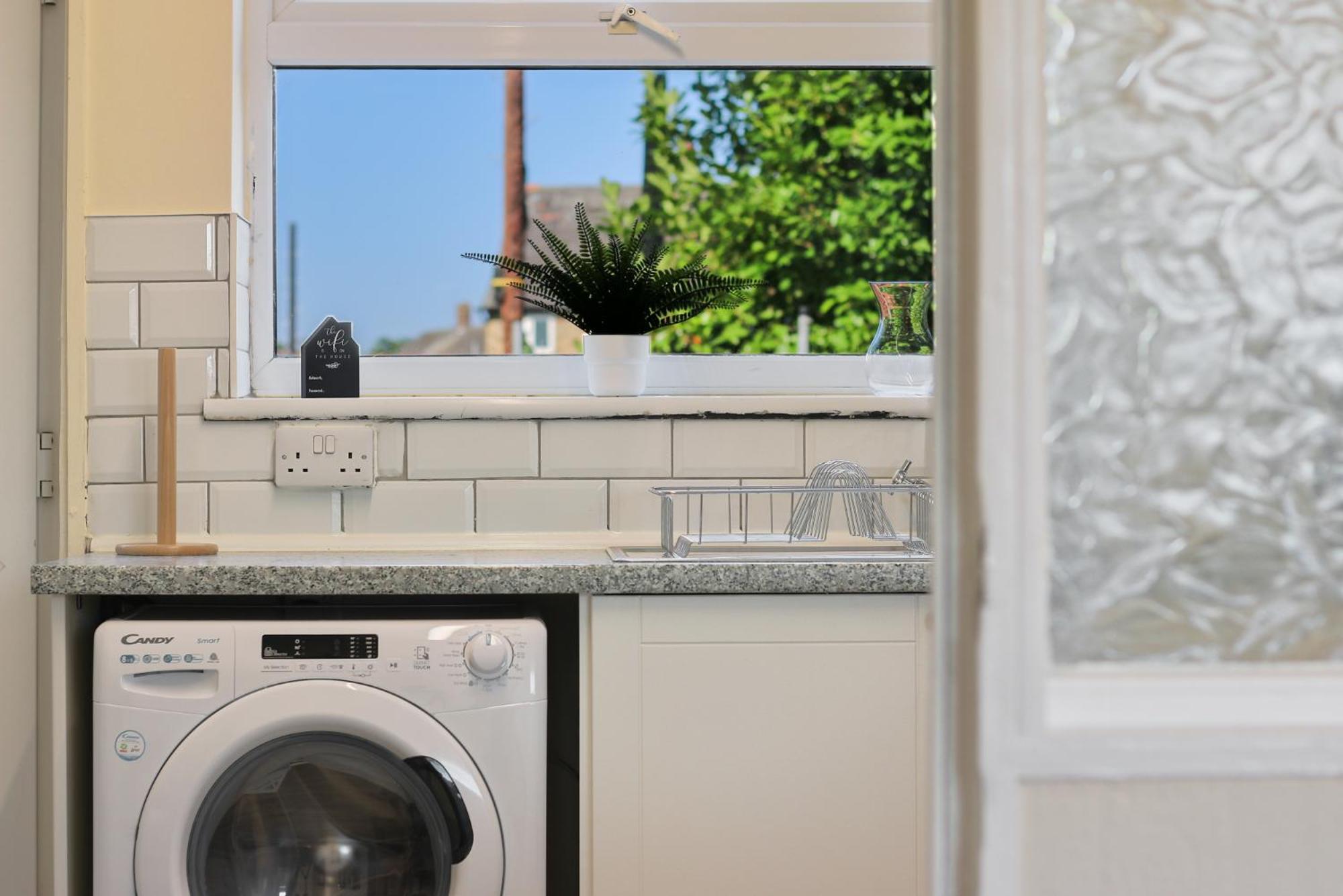 Leconfield Close - Comfy House And Free Parking Кингстон-апон-Халл Экстерьер фото