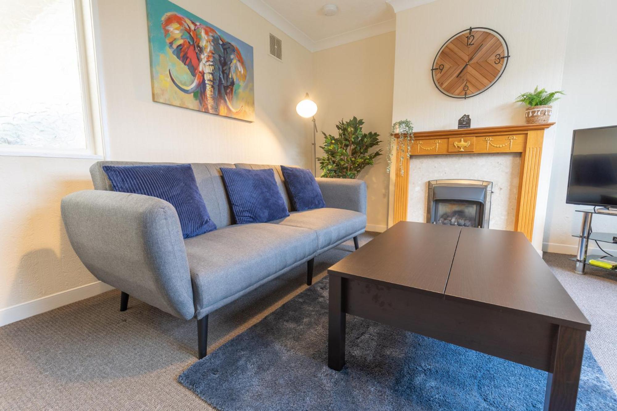 Leconfield Close - Comfy House And Free Parking Кингстон-апон-Халл Экстерьер фото